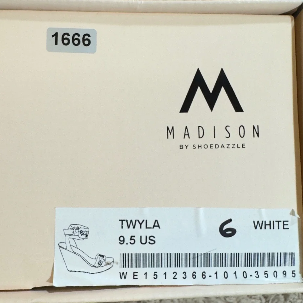 1666 | NEW Madison Twyla Floral Cutout Studded Wedge Sandals White Womens 9.5